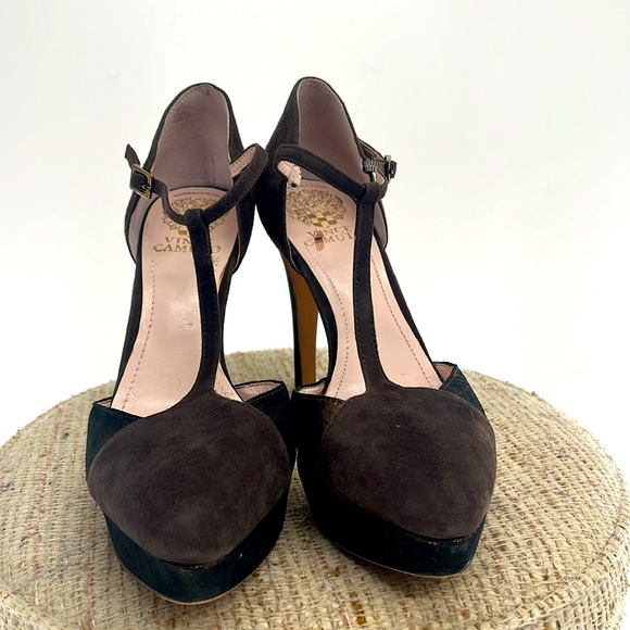 Vince Camuto size 8 sude and leather. Preowned - Picture 2 of 9